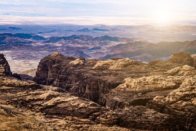 Bela vista panorâmica do cânion em Wadi Rum na Jordânia