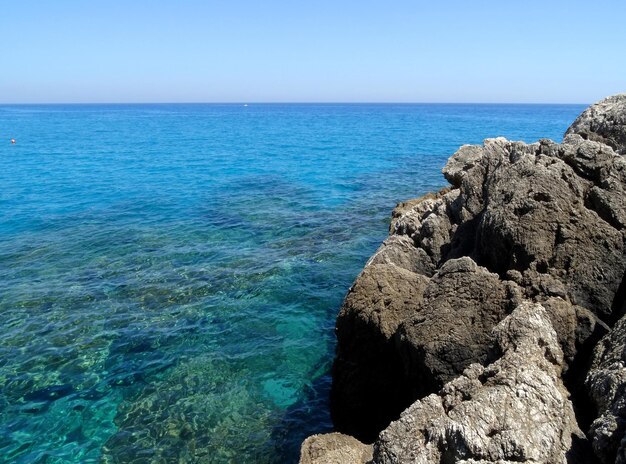 Belas águas cristalinas e praias na ilha da Sardenha Sardenha Itália