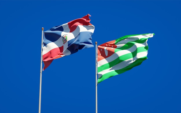 Belas bandeiras estaduais da Abkházia e da República Dominicana juntas