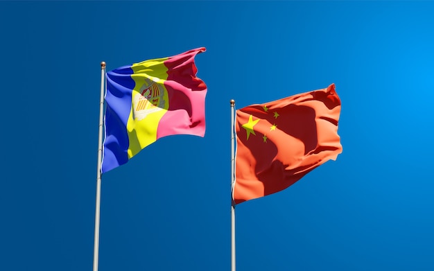 Belas bandeiras estaduais da China e Andorra juntas no céu