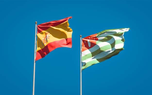 Belas bandeiras estaduais da Espanha e da Abkházia juntas