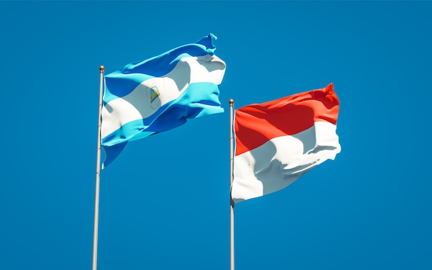 Belas bandeiras estaduais da Nicarágua e da Indonésia juntas no céu azul
