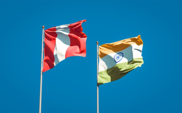 Belas bandeiras estaduais do peru e da índia juntas
