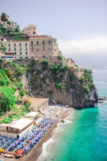 Belas cidades costeiras da Itália - Positano cênica na costa de Amalfi