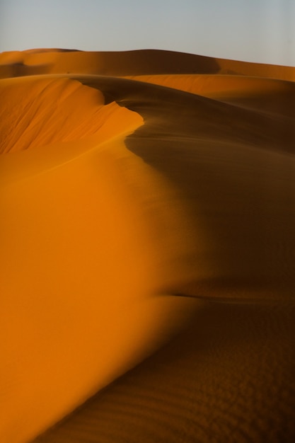 Belas dunas de areia no Deserto do Saara em Marrocos