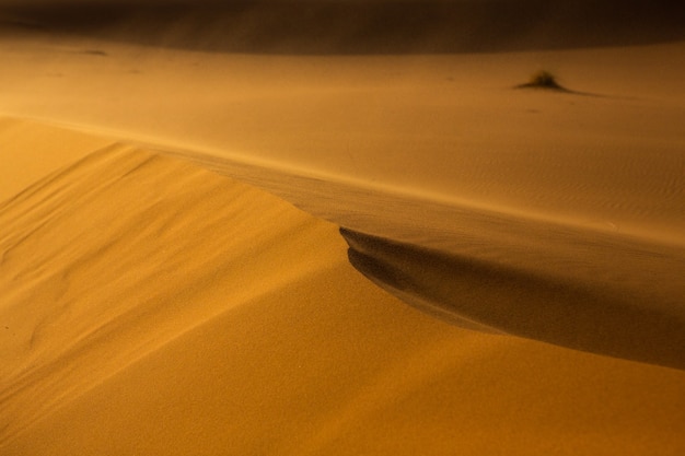 Belas dunas de areia no Deserto do Saara em Marrocos