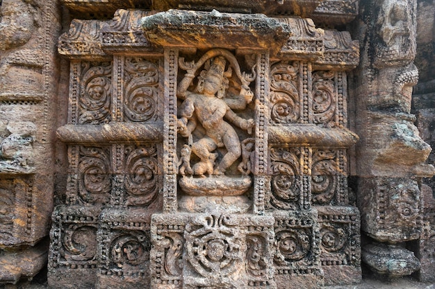 Belas esculturas de esculturas Konark Sun Temple na Índia