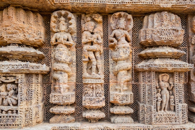 Belas esculturas de esculturas Konark Sun Temple na Índia