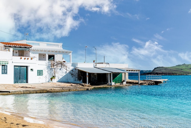 Belas imagens de cala na macaret, com suas águas cristalinas. minorca, ilhas baleares.