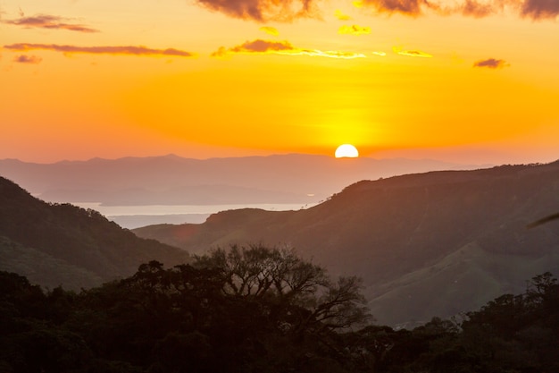 Belas montanhas na costa rica, américa central