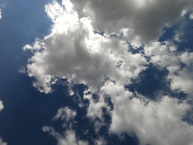 Belas nuvens no céu