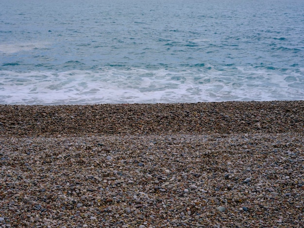 Belas ondas do mar e praia