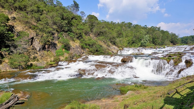 Belas paisagens cênicas de Pykara Falls