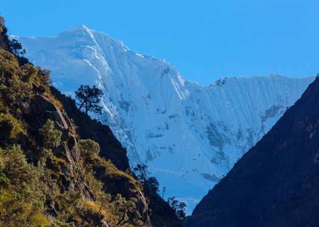 Belas paisagens de montanhas na Cordilheira Branca, Peru, América do Sul