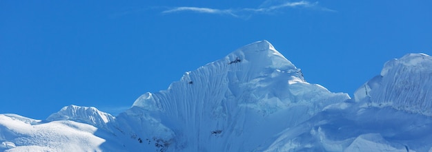 Belas paisagens de montanhas na Cordilheira Huayhuash, Peru, América do Sul