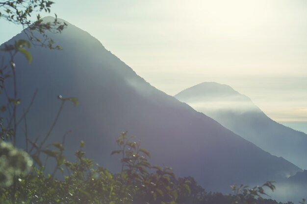 Belas paisagens de vulcões na Guatemala, América Central