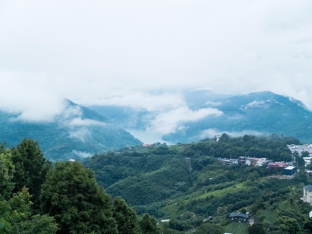 Belas paisagens e mar de nuvens na Fazenda Cingjing