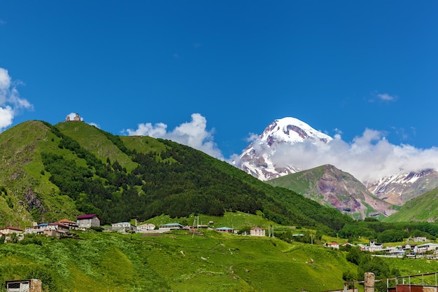 Belas paisagens montanhosas na geórgia