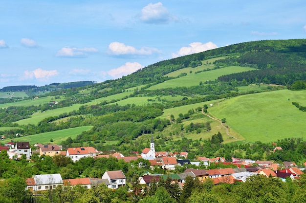 Belas paisagens nas montanhas no verão República Checa os Cárpatos Brancos Europa