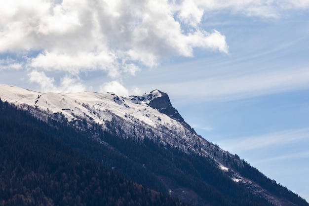 Belas vistas das montanhas svaneti, a região montanhosa da geórgia