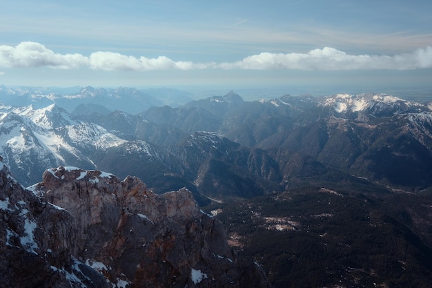 Belas vistas de verão dos picos alpinos alpes suíços suíça