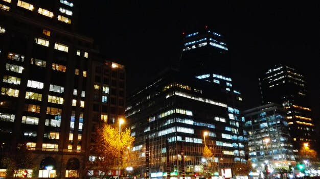 Foto beleuchtete gebäude in der nacht