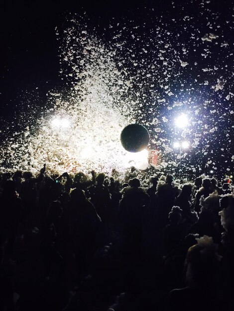 Foto beleuchtete lichter in der nacht