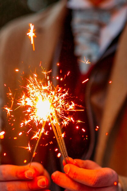 Beleuchtete Lichterketten und Bokeh