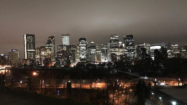 Foto beleuchtete stadt in der nacht