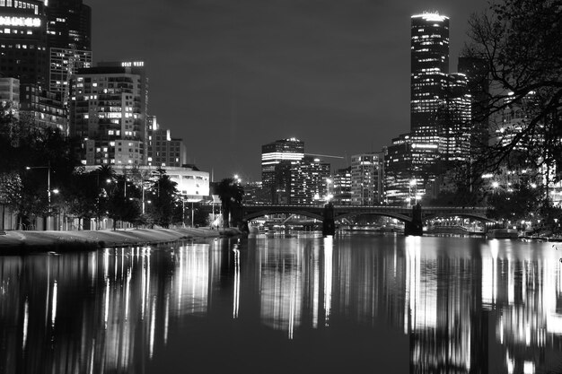 Foto beleuchtete stadt in der nacht