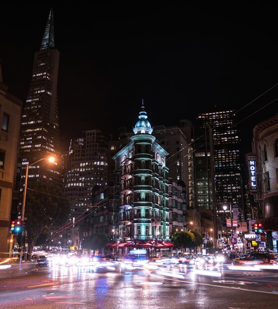 Foto beleuchtete stadt in der nacht