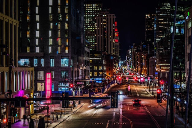 Beleuchtete Stadt in der Nacht