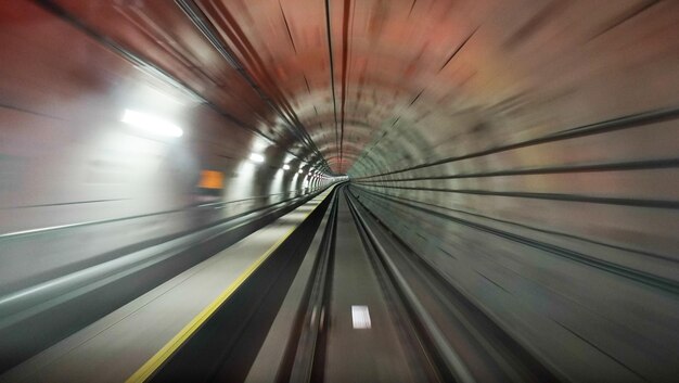 Foto beleuchteter tunnel