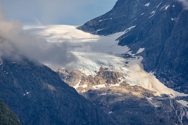 Beleza da natureza noruega paisagem natural glaciar kjenndalsbreen