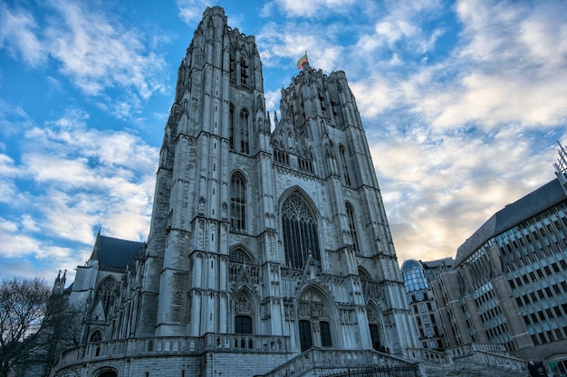 Bélgica. A fachada gótica da Catedral de São Miguel e Gudula em Bruxelas.