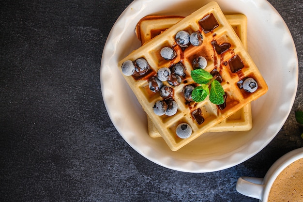 Belgienische oder amerikanische Waffeln köstliches süßes Gericht, Nachtisch