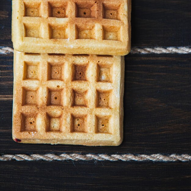 belgische Waffeln auf Holzuntergrund