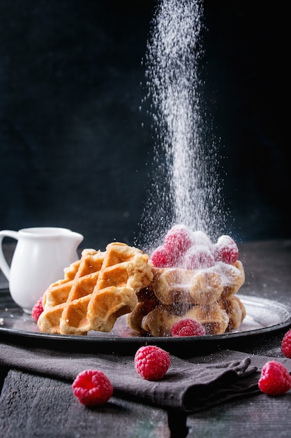 Belgische Waffeln mit Himbeeren