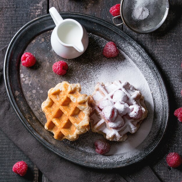 Belgische Waffeln mit Himbeeren