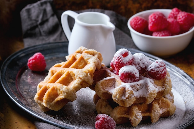 Belgische Waffeln mit Himbeeren