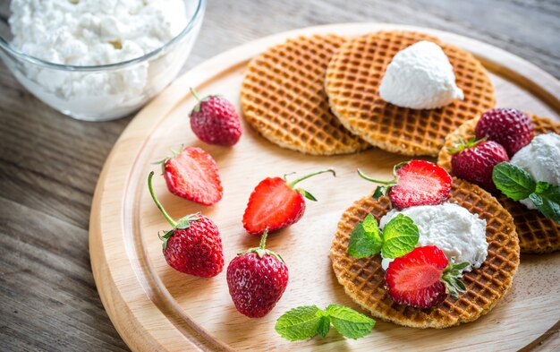 Belgische Waffeln mit Ricotta und Erdbeeren