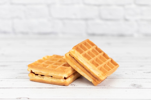 Belgische Waffeln schließen oben isoliert auf Weiß