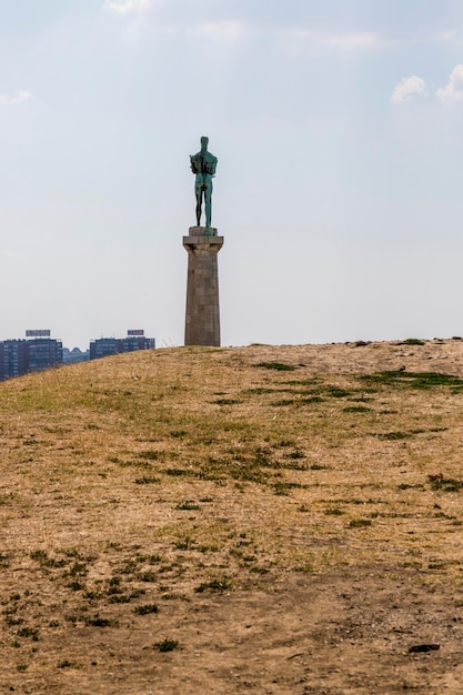 Belgrado Sérvia 31 de julho de 2017 Monumento ao Vencedor no território da Fortaleza de Belgrado