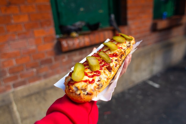 Beliebtes Street Food in Polen zapiekanka hautnah.