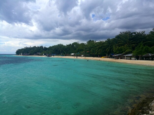 Foto belíssimo paraíso fora deste mundo praia de lambug em badian cebu filipinas