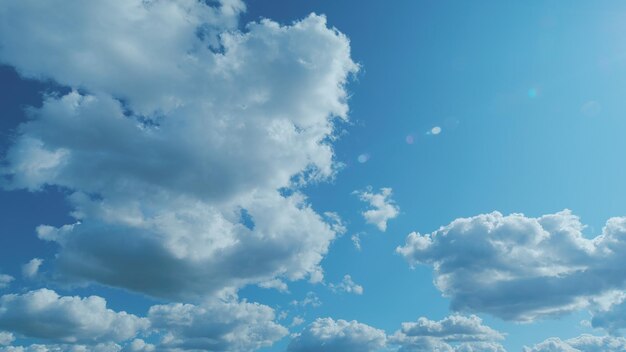 Bella nube de plumas en el cielo azul colorido nublado cielo dramático con nubes esponjosas