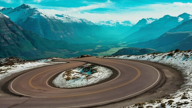 Bella vista de una carretera con las increíbles montañas