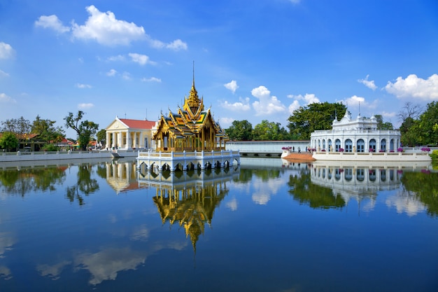 La belleza de Bang Pa-in Palace, Ayutthaya, Tailandia.