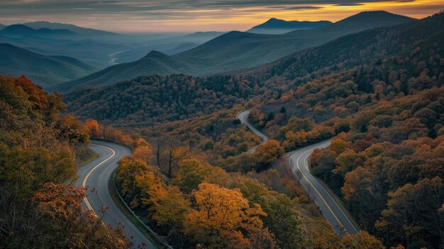 La belleza de las carreteras sinuosas de la montaña