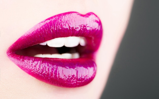 Belleza y cuidado de labios sexy Hermoso lápiz labial tierno y brillo de labios apasionado